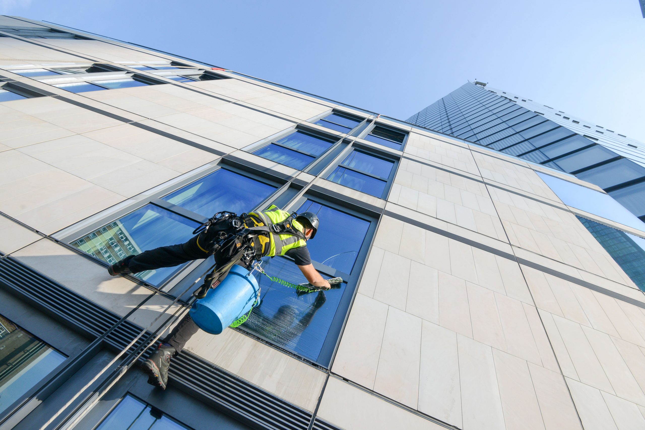 3 Things To Look For In A Commercial Window Cleaning Company