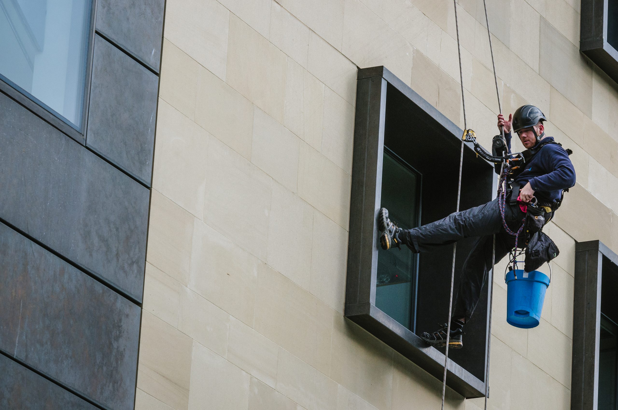 Large Scale Commercial Window Cleaning: Get the Right Team