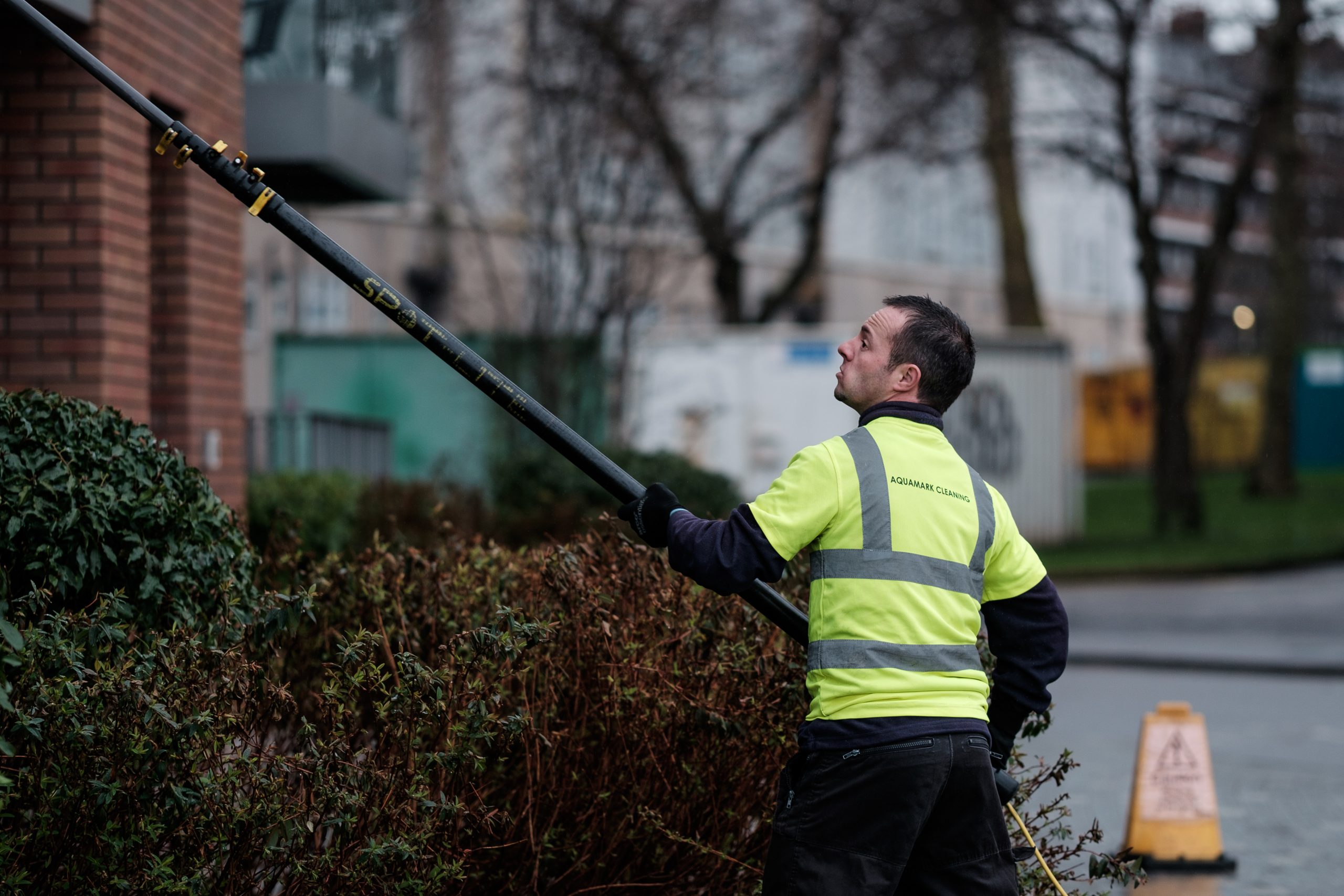 Large Scale Commercial Window Cleaning: Get the Right Team